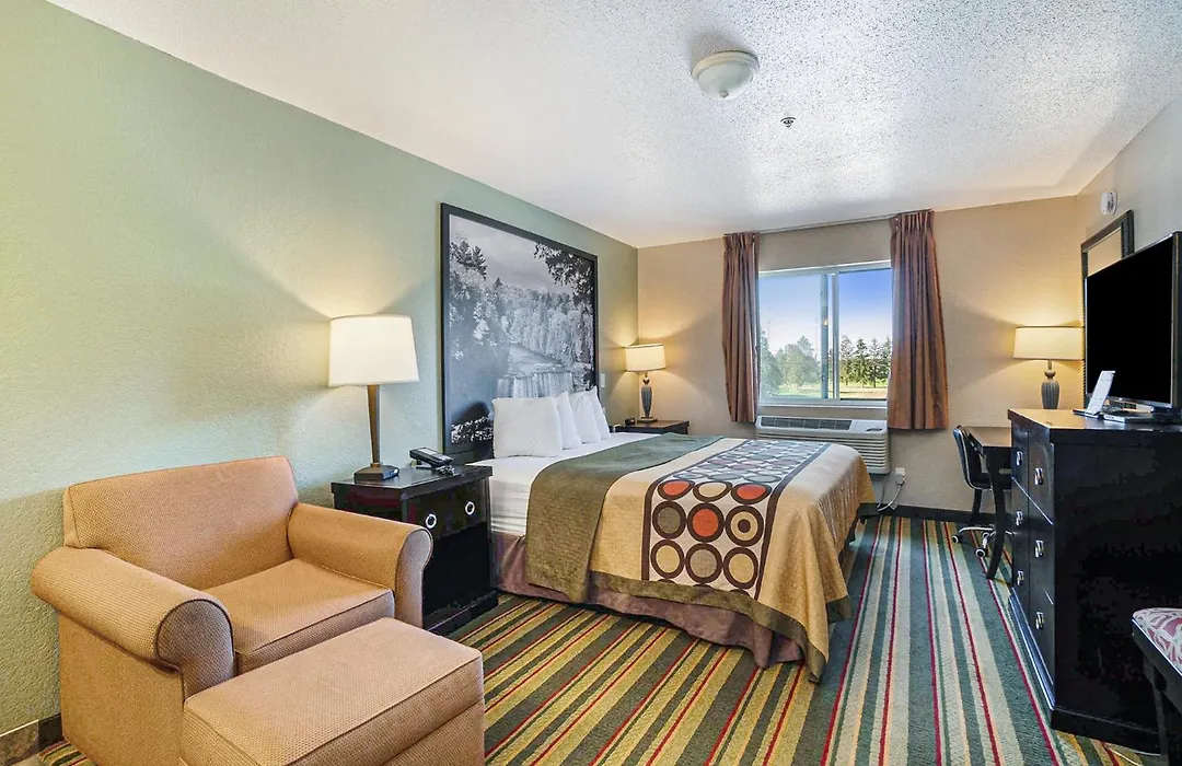 Super 8 By Wyndham Mt. Pleasant-1
